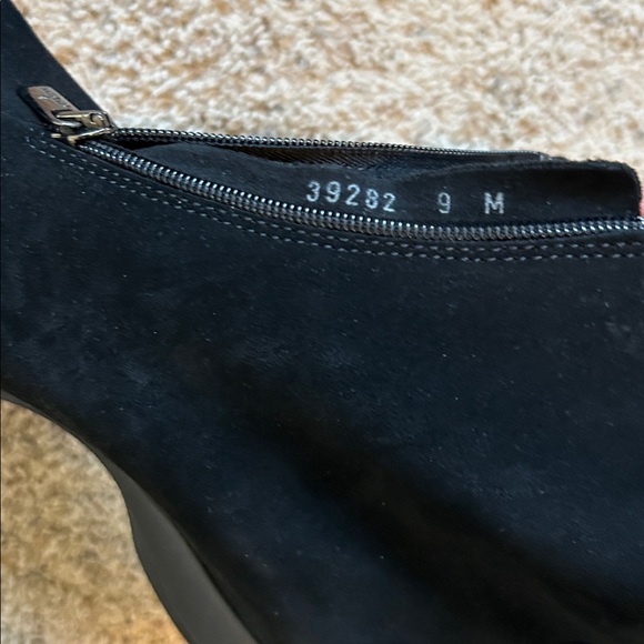 La Canadienne Shiane Black Suede Boots - Picture 6 of 13